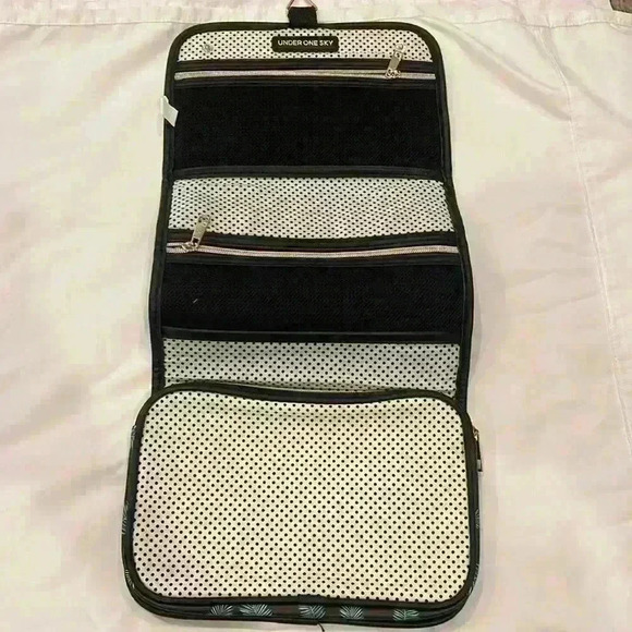 Under One Sky Travel Toiletry Bag - Picture 1 of 4